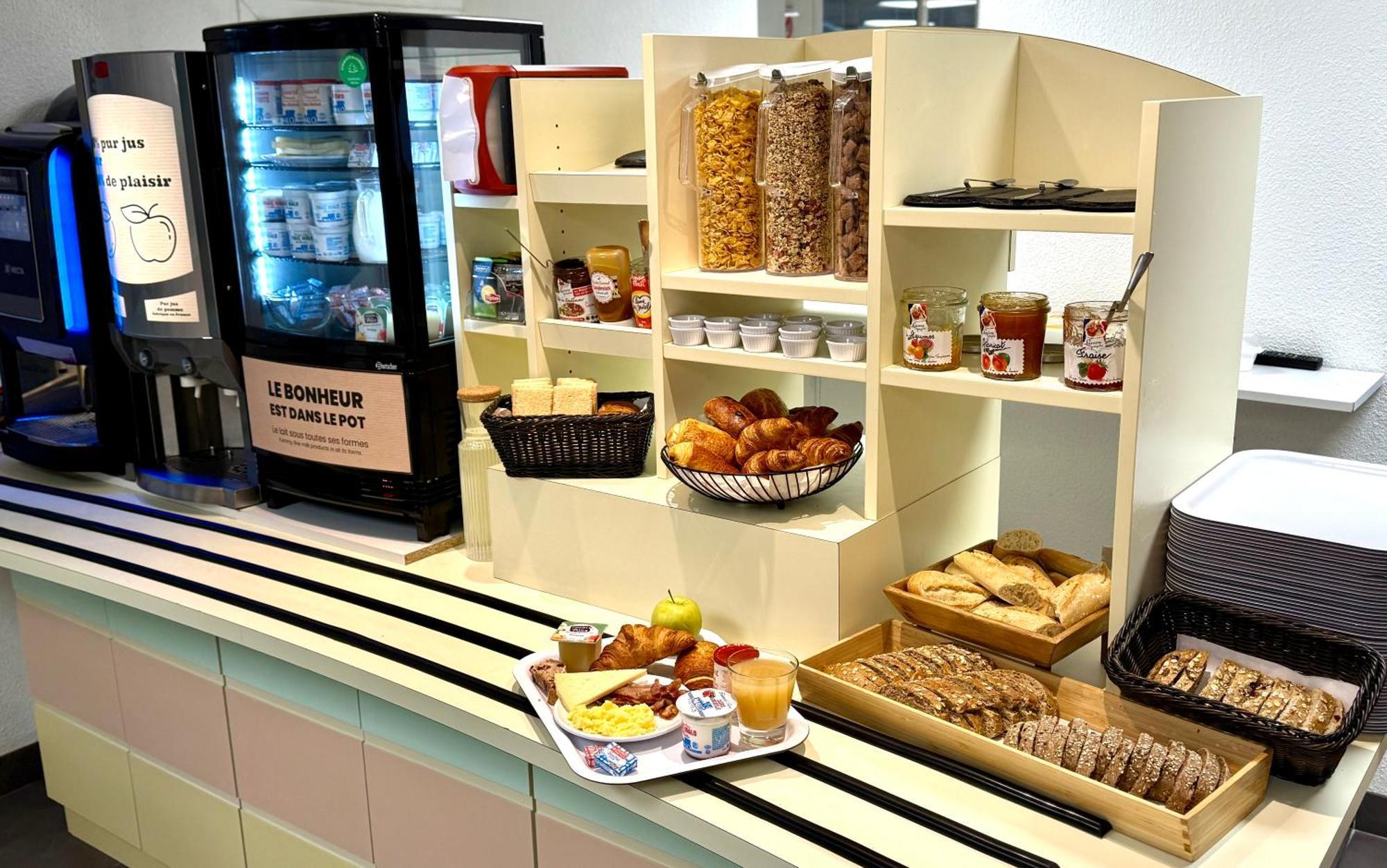 B&B Hotel Lisieux Parc Des Expositions Екстер'єр фото