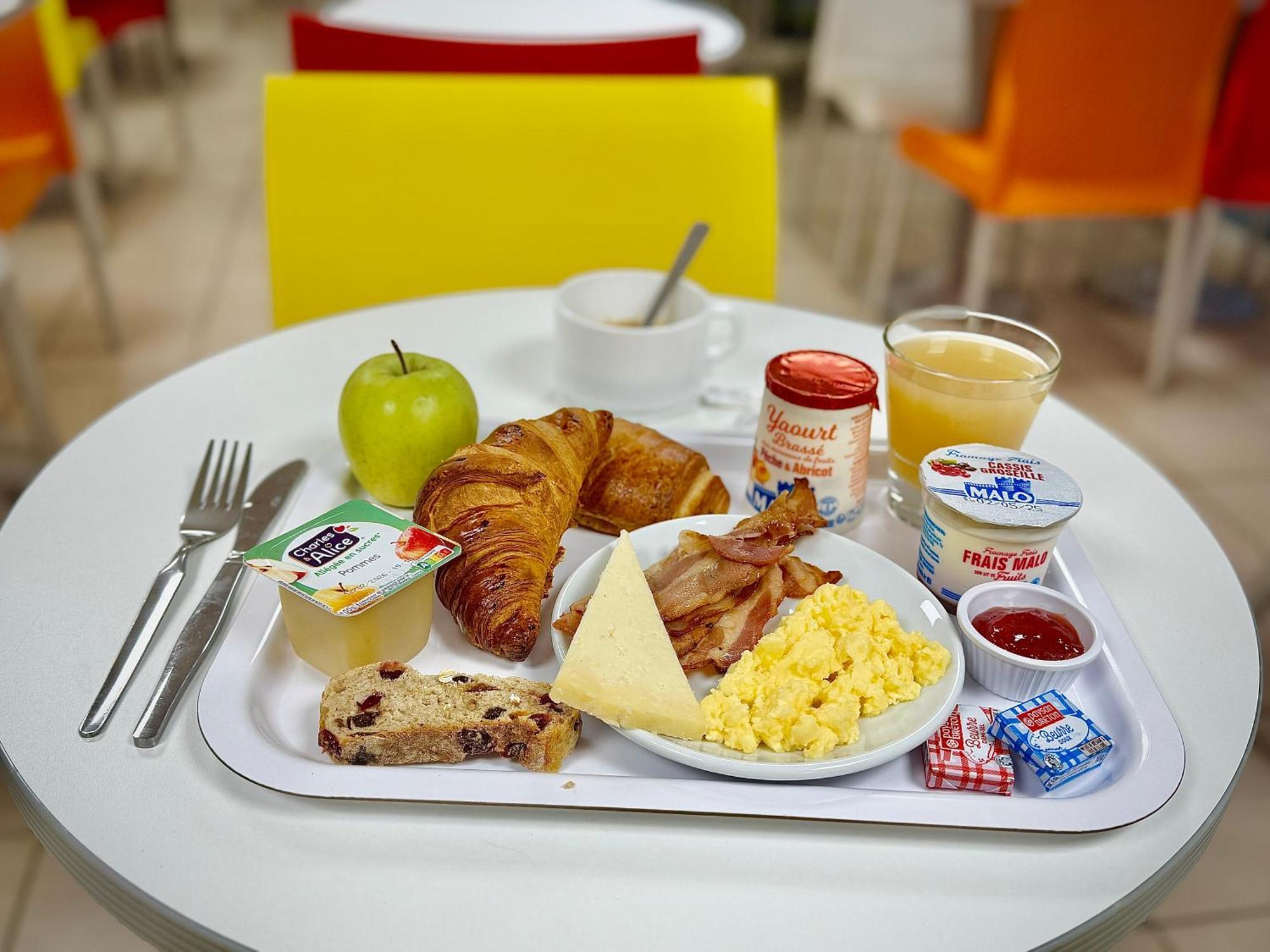 B&B Hotel Lisieux Parc Des Expositions Екстер'єр фото